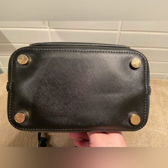 ☺️Sold Locally☺️ Michael Kors Bucket Bag - Picture 12 of 16